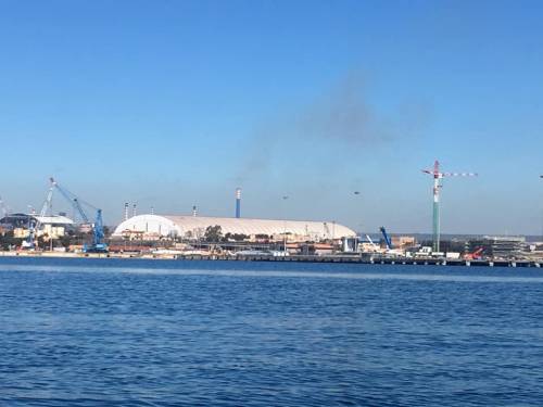 Taranto, nello stabilimento Mittal operaio dimenticato a 70 metri di altezza